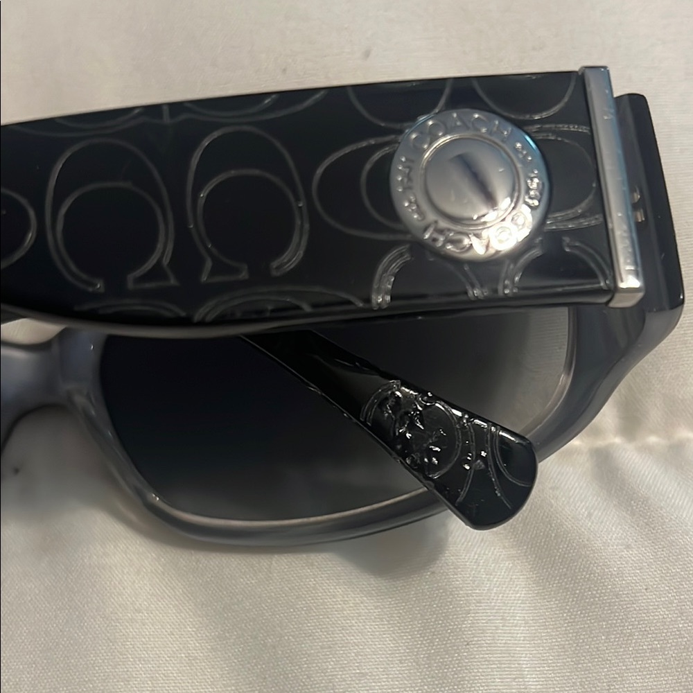 Coach Black Sunglasses with White Case - Picture 5 of 10
